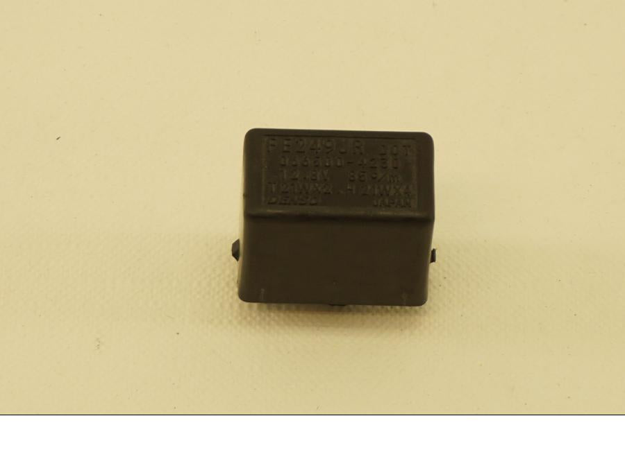 Framsidan på Blinkersrelä från en Suzuki GSX 1300 R -2003 motorcykel.