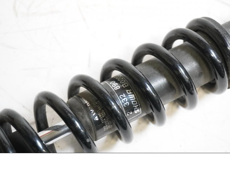 Snett uppifrån på Stötdämpare från en BMW K 1200 LT -2004 motorcykel.