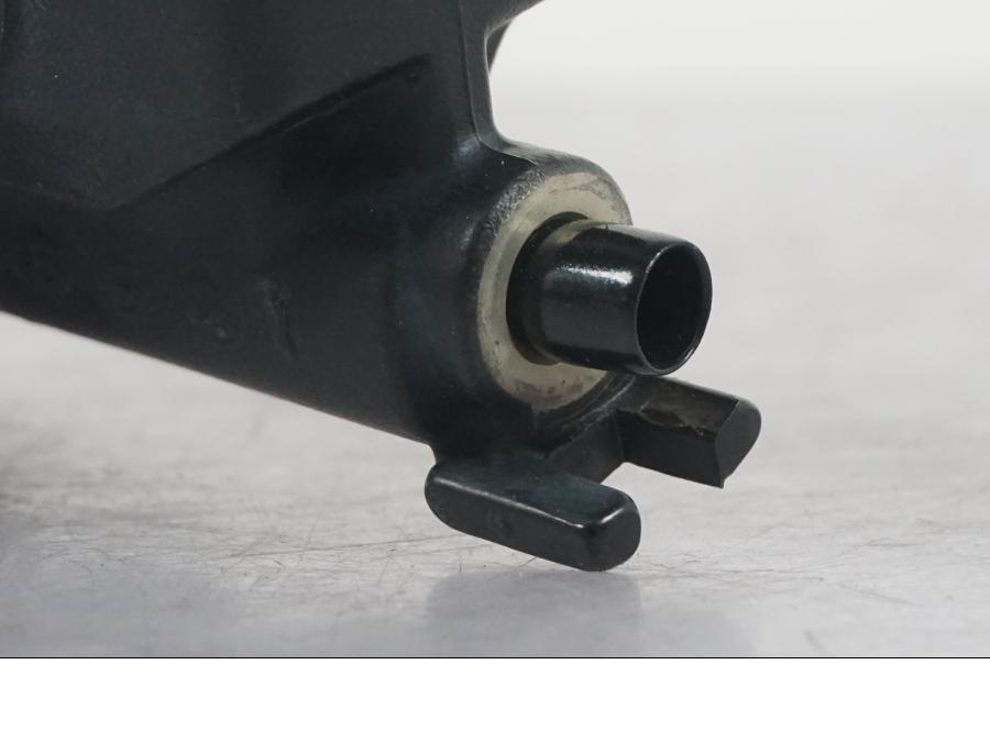 Baksidan på Kopplingshuvudcylinder från en Honda CBR 1100 XX -1999 motorcykel.