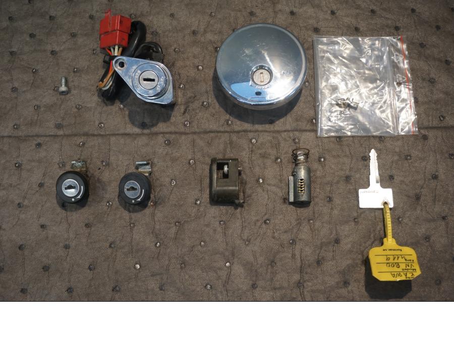 Framsidan på Låssats från en Kawasaki VN 800 -1995 motorcykel.