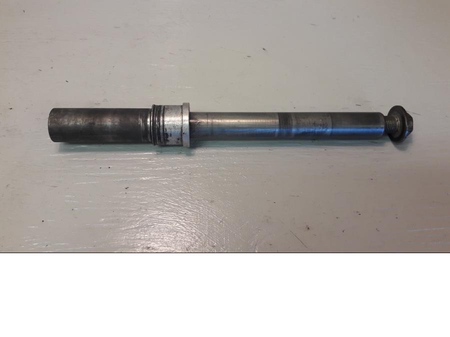 Framsidan på Axel från en BMW F 800 GS -2009 motorcykel.