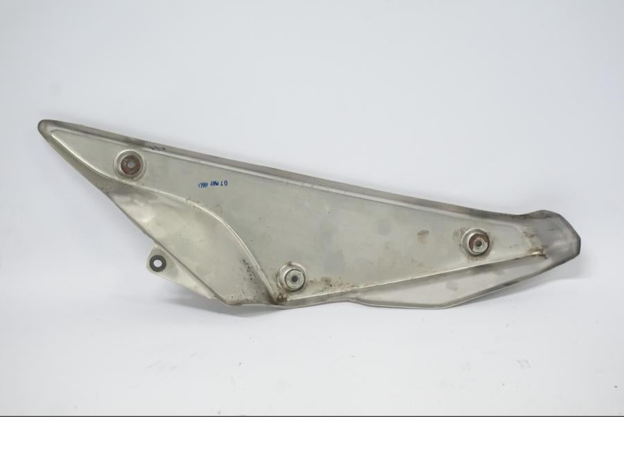 Snett nerifrån på Värmeskydd från en Honda CB 500 X -2015 motorcykel.