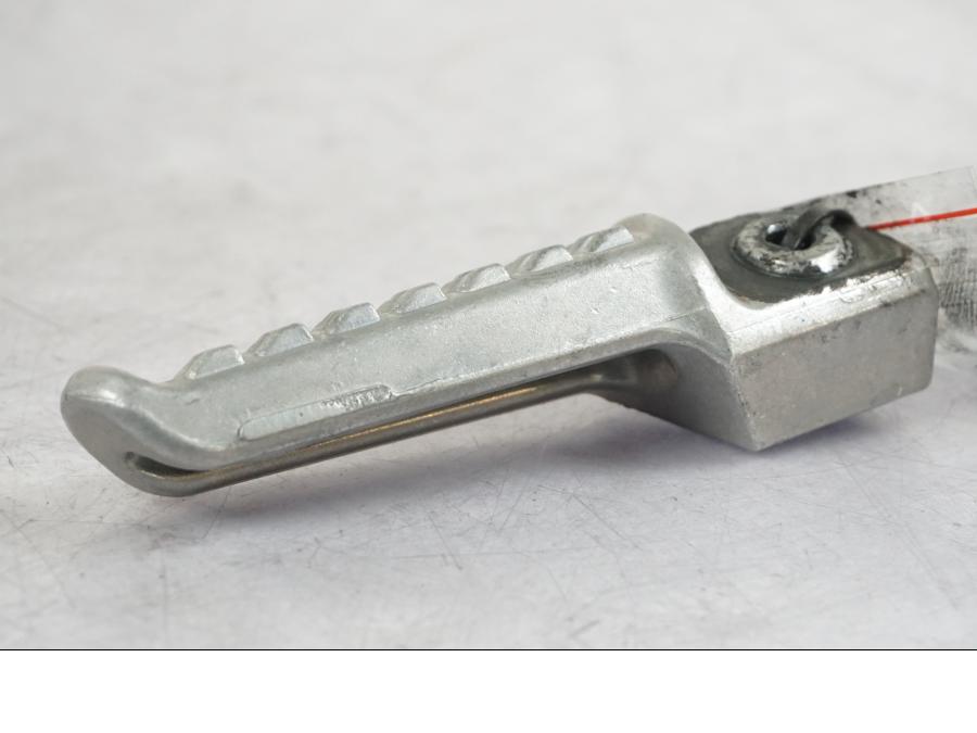 Snett uppifrån på Fotpinne från en Kawasaki Z 900 -2019 motorcykel.