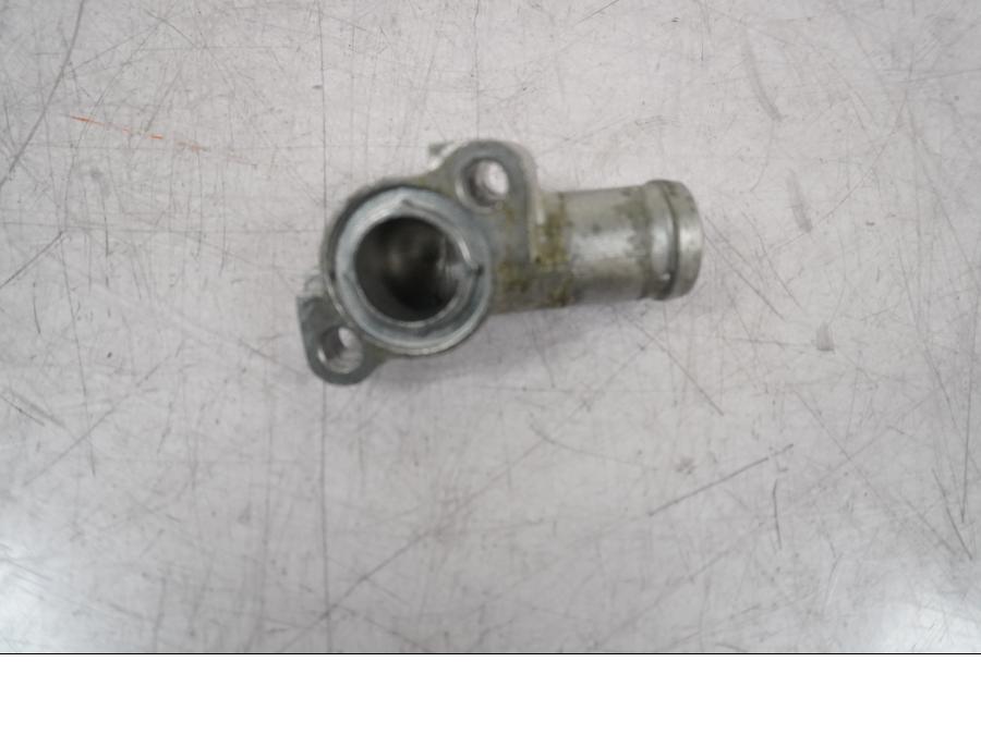 Baksidan på Vattenrör från en Honda VFR 800 -2005 motorcykel.