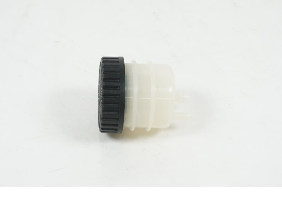 Baksidan på Bromsvätskebehållare från en BMW K 1100 LT -2000 motorcykel.