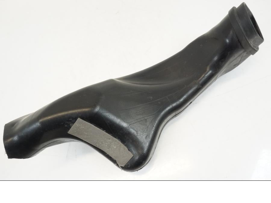 Extrabild1 på Luftrör från en Suzuki GSX-R 1000 -2005 motorcykel.