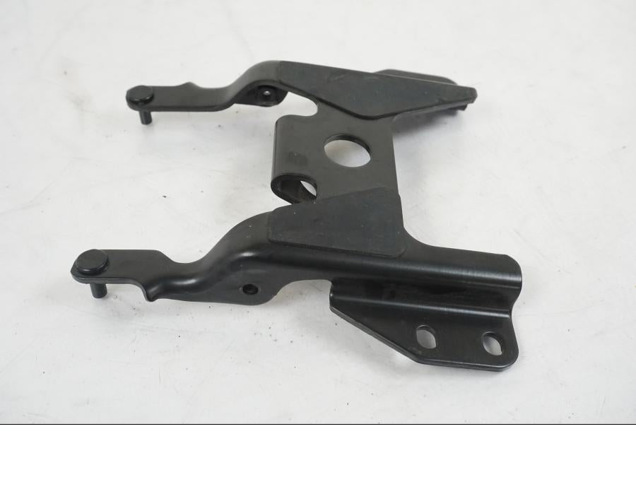 Snett uppifrån på Sadelfäste från en Yamaha MT-07 -2019 motorcykel.