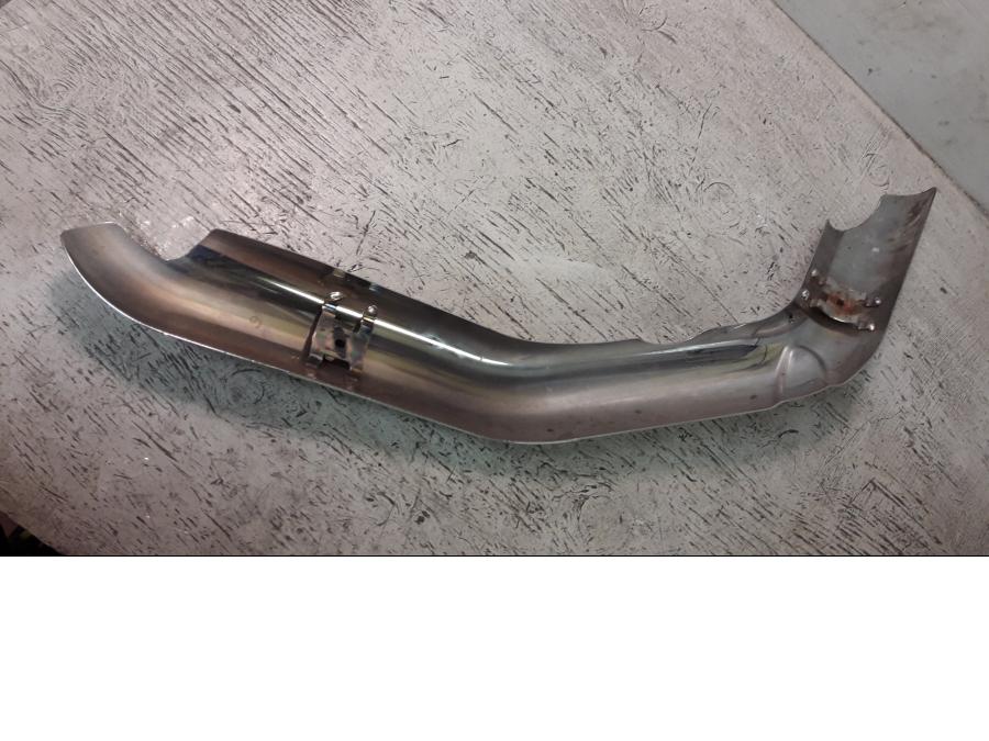 Höger sida på Värmeskydd från en H-D Street Glide FLHX -2010 motorcykel.