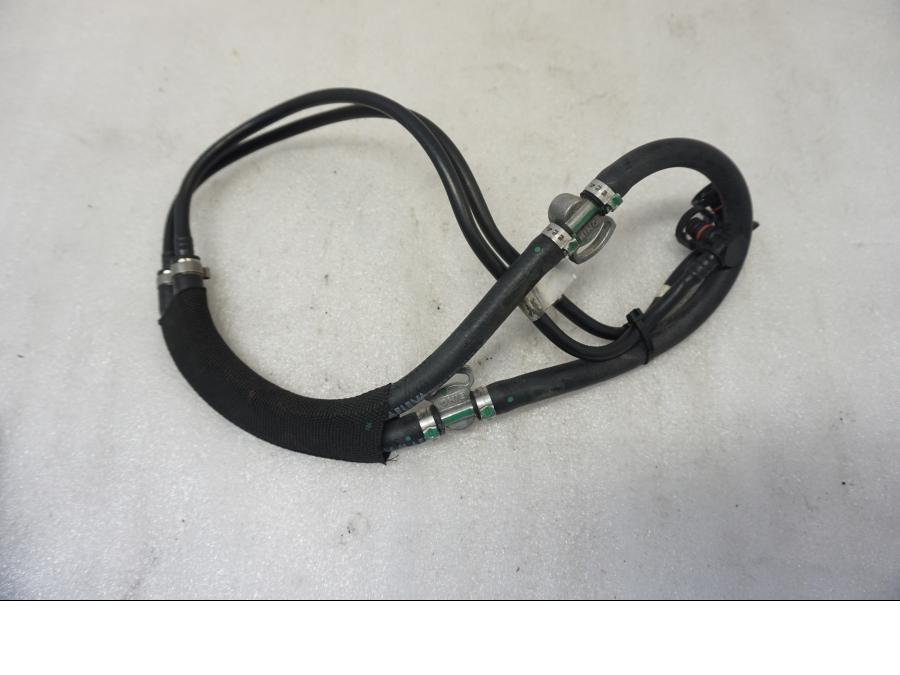 Baksidan på Fuel Rail från en Ducati Monster 796 -2013 motorcykel.