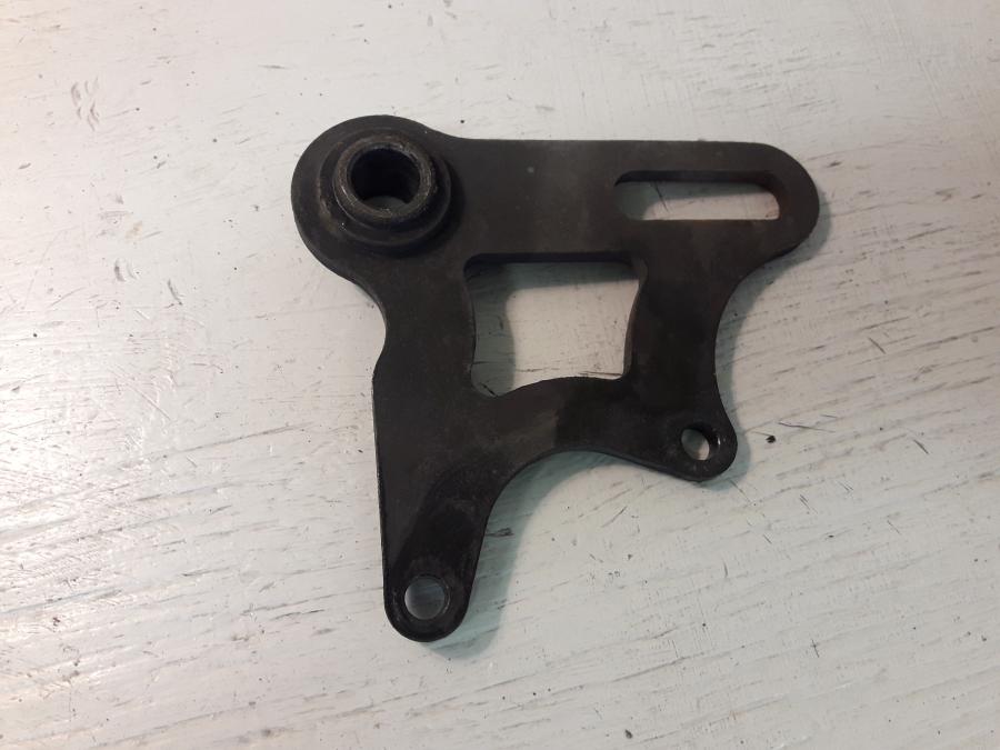 Framsidan på Bromsoksfäste från en Aprilia RS 125 -2017 motorcykel.