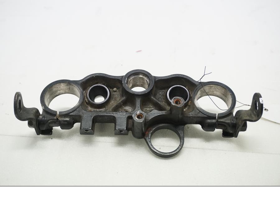 Baksidan på Gaffelkrona från en Suzuki DR 650 -1996 motorcykel.