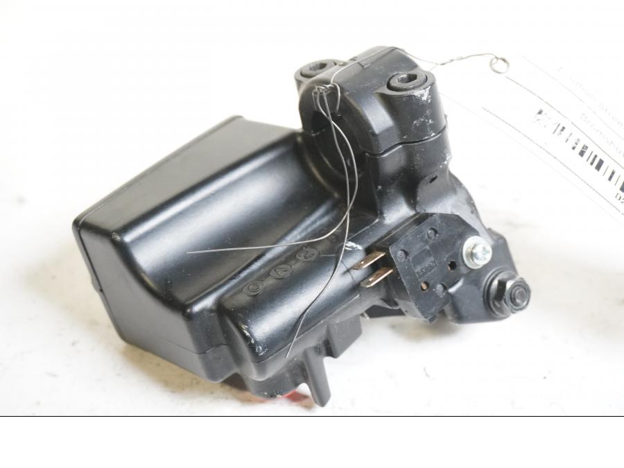 Höger sida på Bromshuvudcylinder från en Triumph Street Triple -2011 motorcykel.