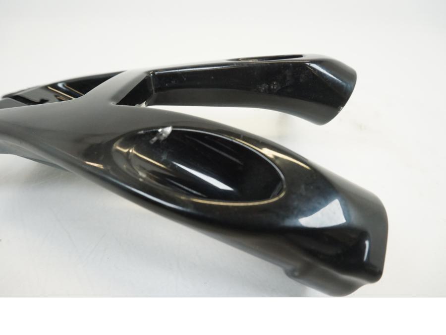 Vänster sida på Fotplattefäste från en H-D Softail -2018 motorcykel.