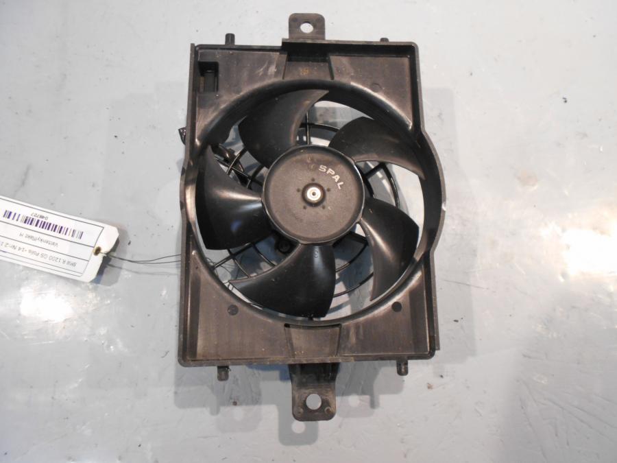 Baksidan på Vattenkylfläkt från en BMW R 1200 GS -2014 motorcykel.