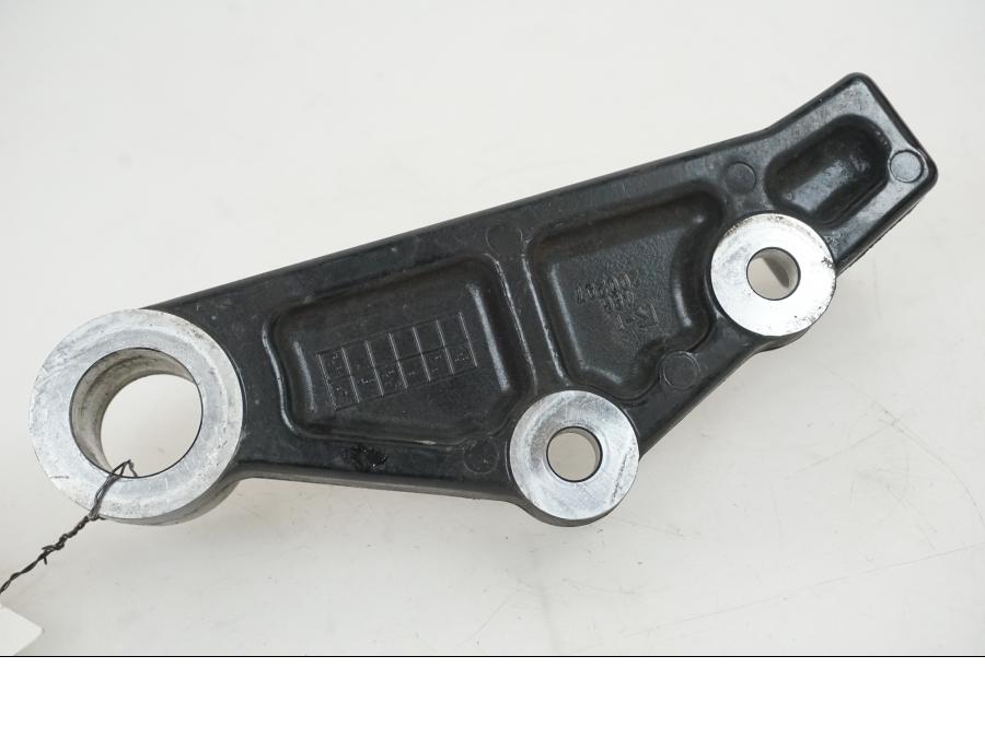 Vänster sida på Bromsoksfäste från en Suzuki M 1800 -2009 motorcykel.