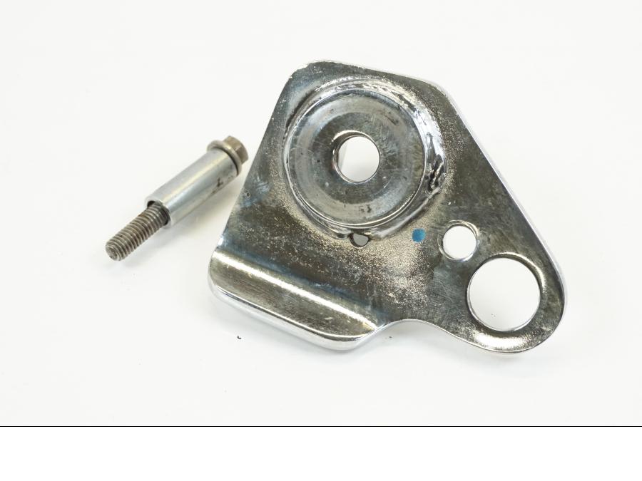 Vänster sida på Fotpinnefäste från en Triumph Speedmaster -2006 motorcykel.