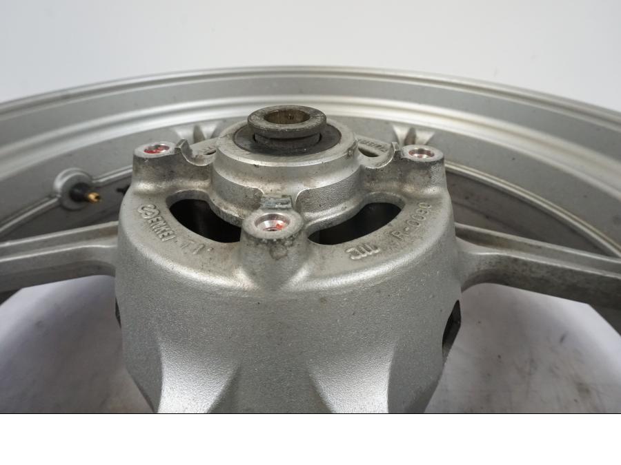 Extrabild2 på Fälg från en Kawasaki ER-6F -2010 motorcykel.