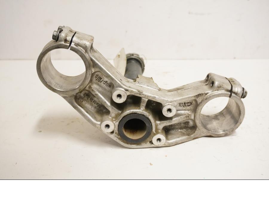 Baksidan på Gaffelkrona från en Aprilia ETV 1000 -2002 motorcykel.