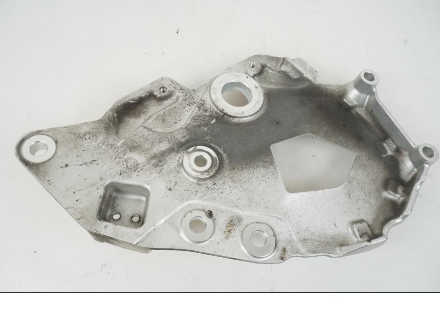 Vänster sida på Fotpinnefäste från en BMW F 750 GS -2019 motorcykel.