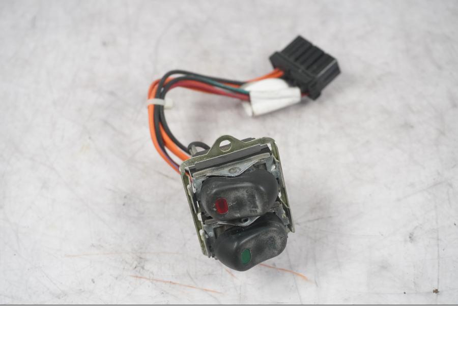 Snett uppifrÄn pÄ Tryckknappsreglage frÄn en H-D Touring Street Glide FLHX -2009 motorcykel.