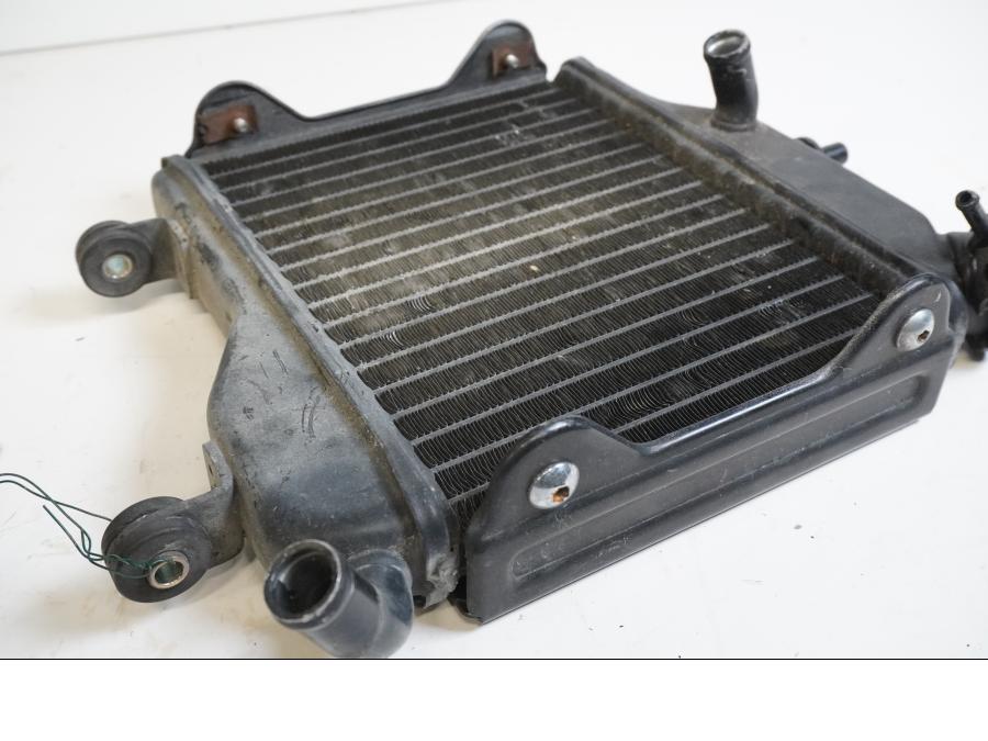 Höger sida pÄ Vattenkyl frÄn en Yamaha TZR 125 -1989 motorcykel.