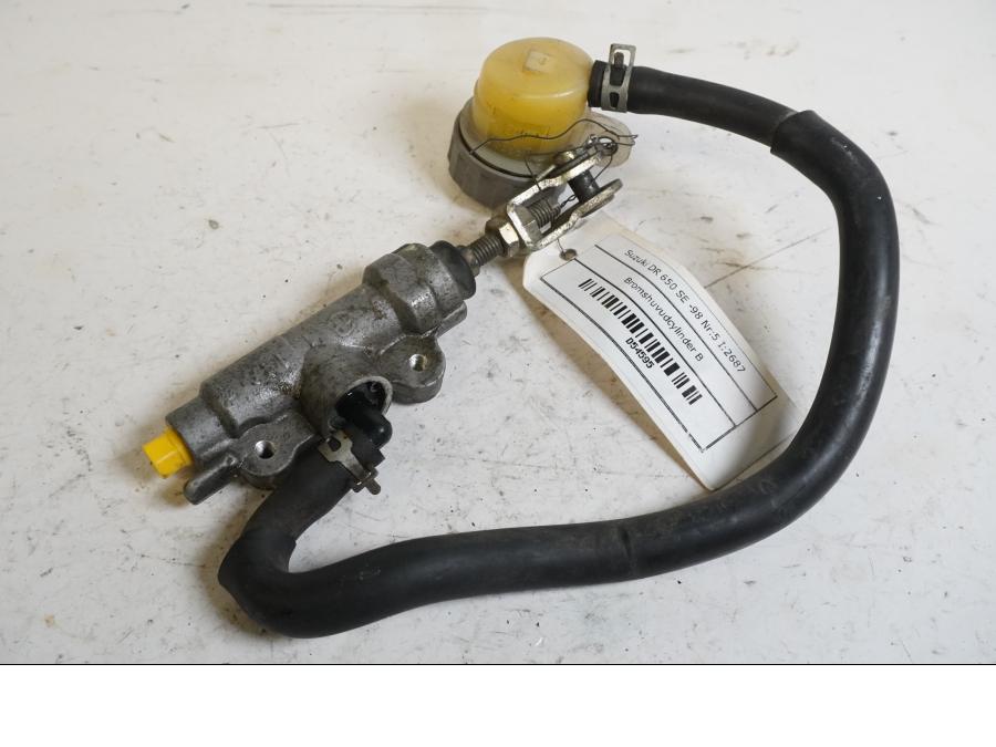 Höger sida på Bromshuvudcylinder från en Suzuki DR 650 -1998 motorcykel.