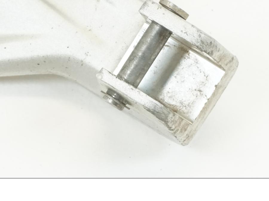 Höger sida pÄ FotpinnefÀste frÄn en BMW F 850 GS -2019 motorcykel.