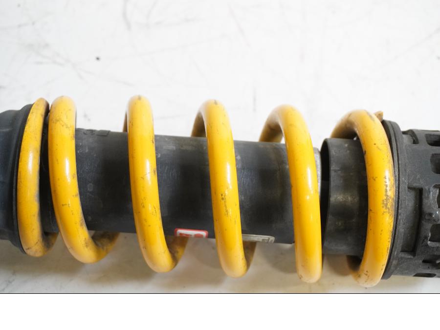 Snett uppifrån på Stötdämpare från en Honda CBR 600 RR -2003 motorcykel.