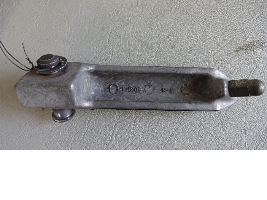 Vänster sida på Fotpinne från en Kawasaki ZZR 1100 -1990 motorcykel.