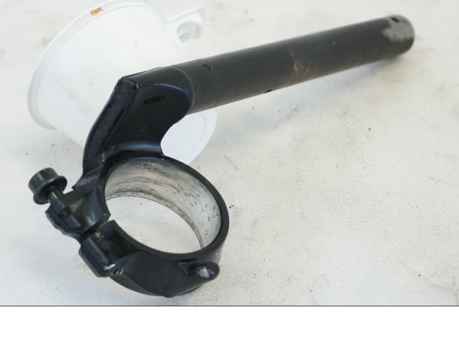 Höger sida på Styre från en Honda CBR 1000 RR -2010 motorcykel.