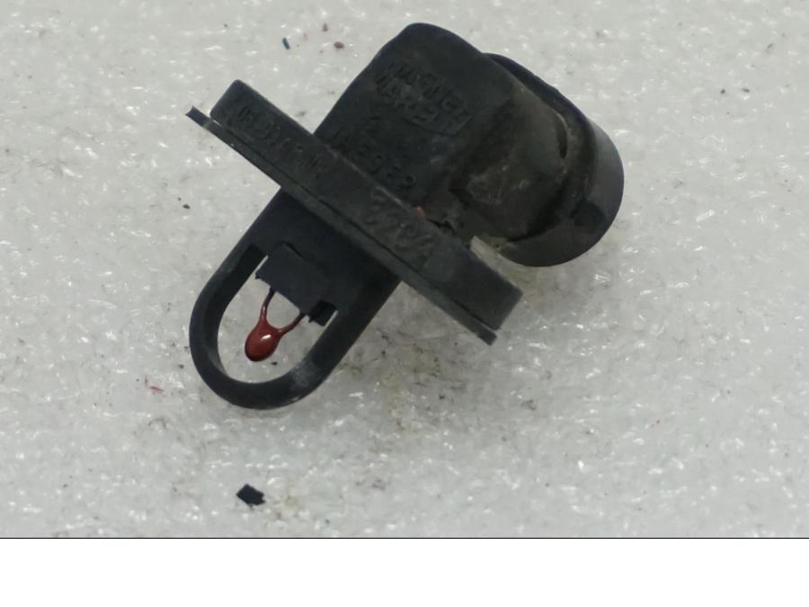 Framsidan på Luftburksensor från en Ducati Monster 1200 -2015 motorcykel.