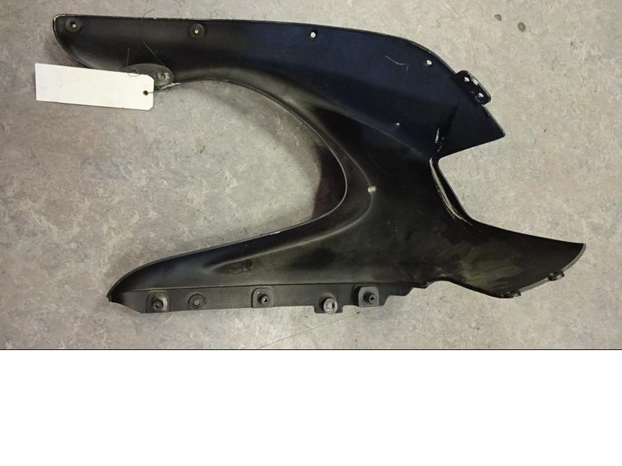 Höger sida på Toppkåpa från en Ducati 75 Sport -2001 motorcykel.