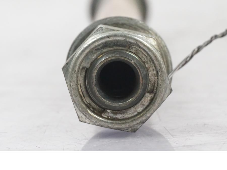 Vänster sida på Axel från en Yamaha MT-09 -2016 motorcykel.