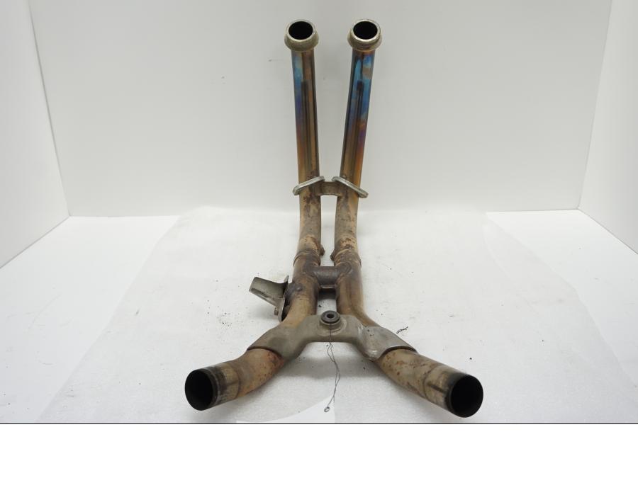 Höger sida på Grenrör från en Yamaha TDM 900 -2002 motorcykel.