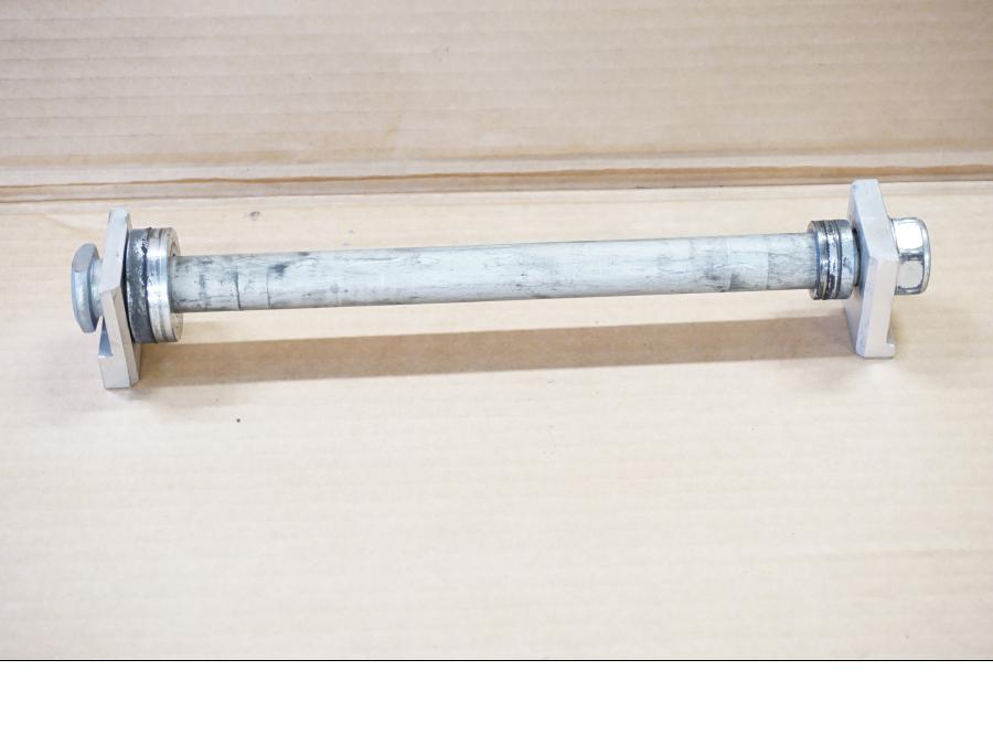 Framsidan på Axel från en Yamaha MT-09 Tracer -2019 motorcykel.