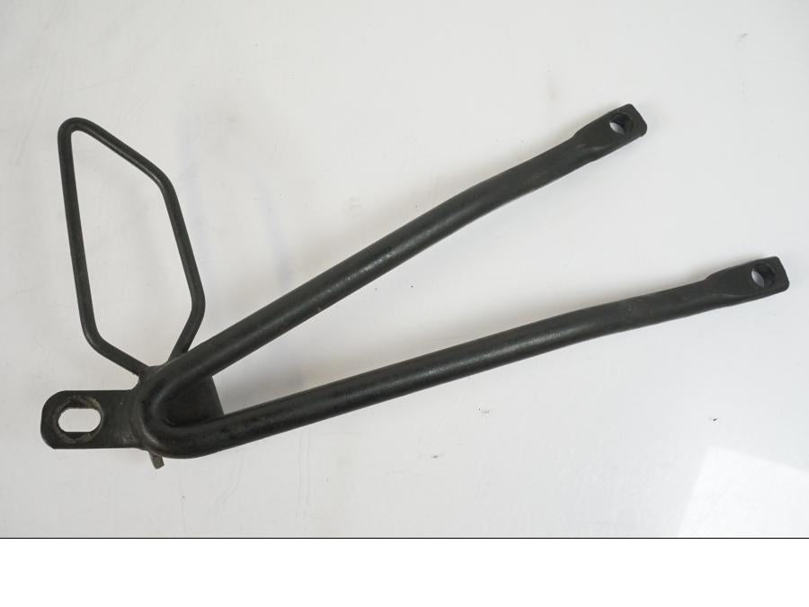 Vänster sida på Fotpinnefäste från en Aprilia RS 125 -2000 motorcykel.