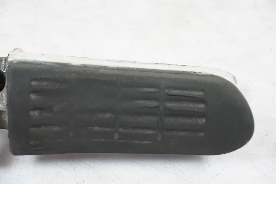 Snett uppifrån på Fotpinne från en Honda CBR 1000 F -1999 motorcykel.