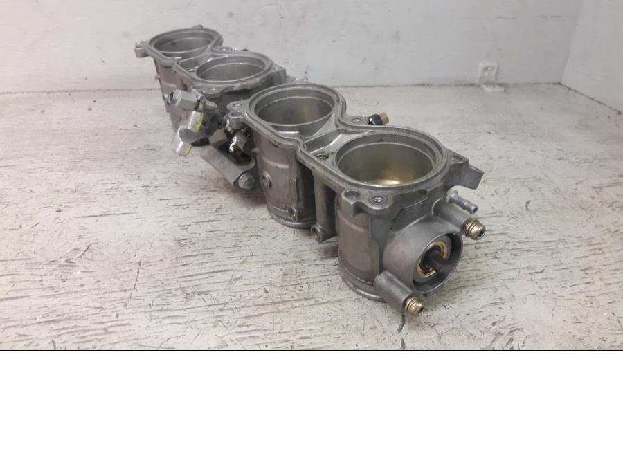 Baksidan på Spjällhus från en Honda CBR 1000 RR -2004 motorcykel.