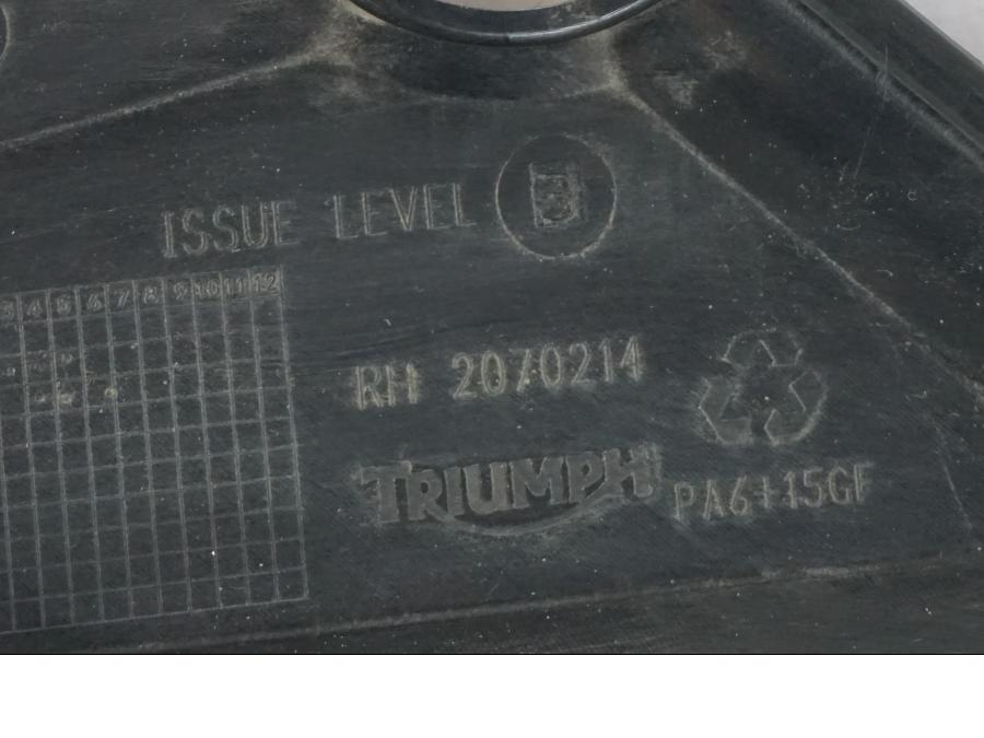 Snett uppifrån på Ramskydd från en Triumph Tiger Explorer -2013 motorcykel.