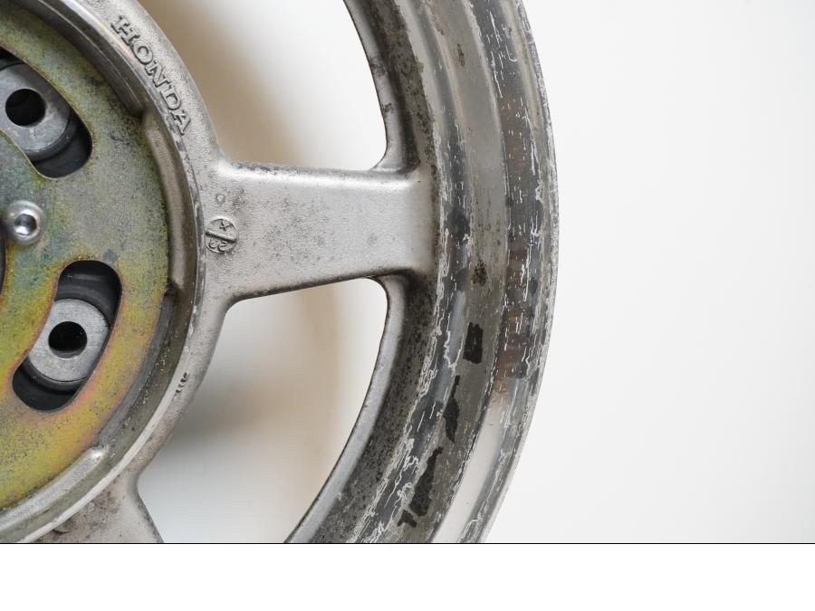 Extrabild6 på Fälg från en Honda GL 1500 -1998 motorcykel.