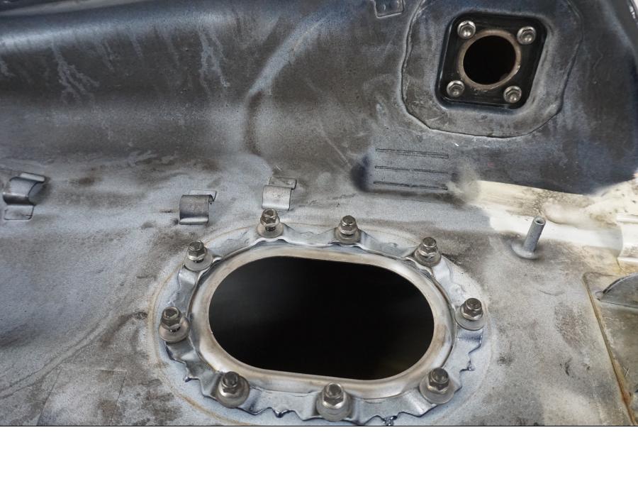 Extrabild4 på <p>Bensintank till Triumph Rocket III Touring 2011.</p>
<p>Mindre märken finns se bild.</p> motorcykel.