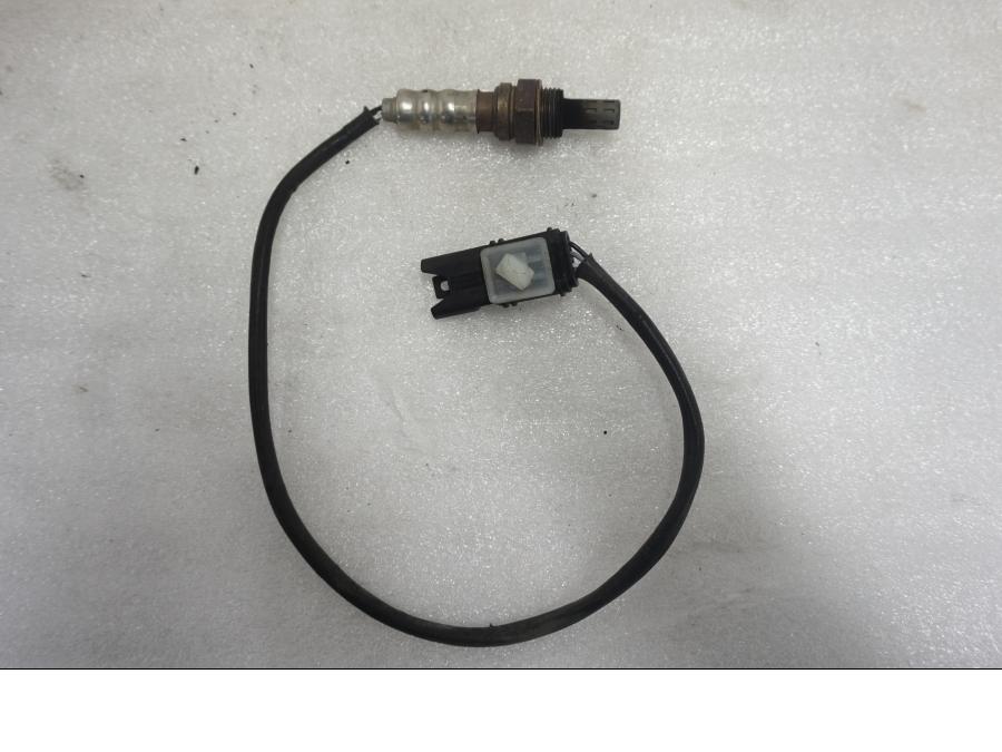 Baksidan på Lambdasond från en BMW K 1300 R -2011 motorcykel.