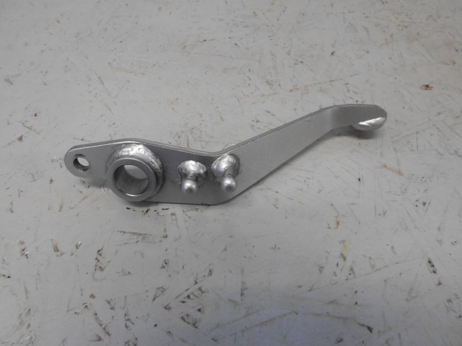 Baksidan på Bromspedal från en Kawasaki Z 800 -2013 motorcykel.