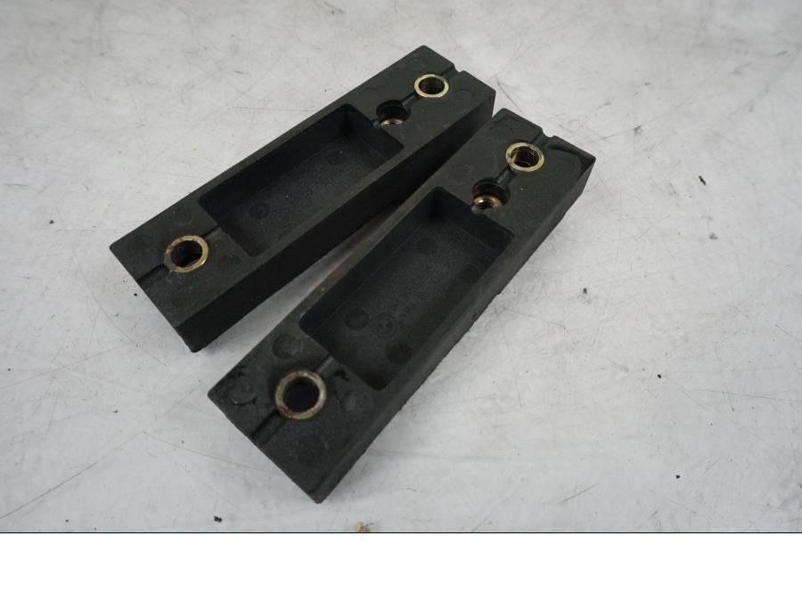 Höger sida på Sadelfäste från en BMW R 850 R -2004 motorcykel.