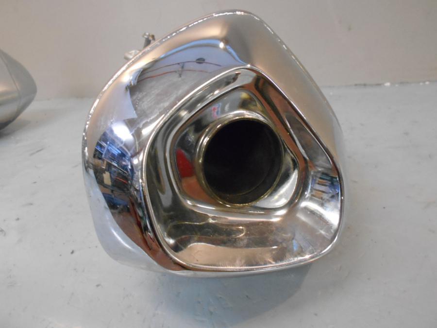 Vänster sida på Ljuddämpare från en BMW R 1200 RS -2016 motorcykel.