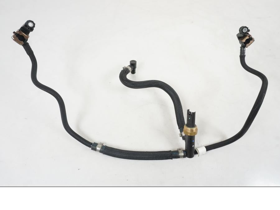 Snett nerifrån på Fuel Rail från en BMW R 1250 GS -2021 motorcykel.
