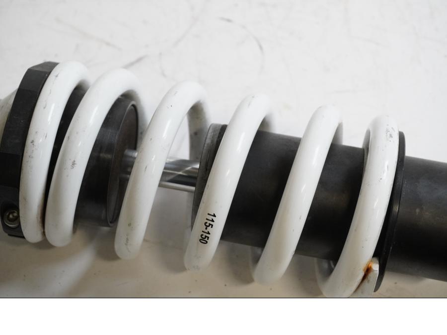 Vänster sida på Stötdämpare från en BMW K 1200 R -2006 motorcykel.