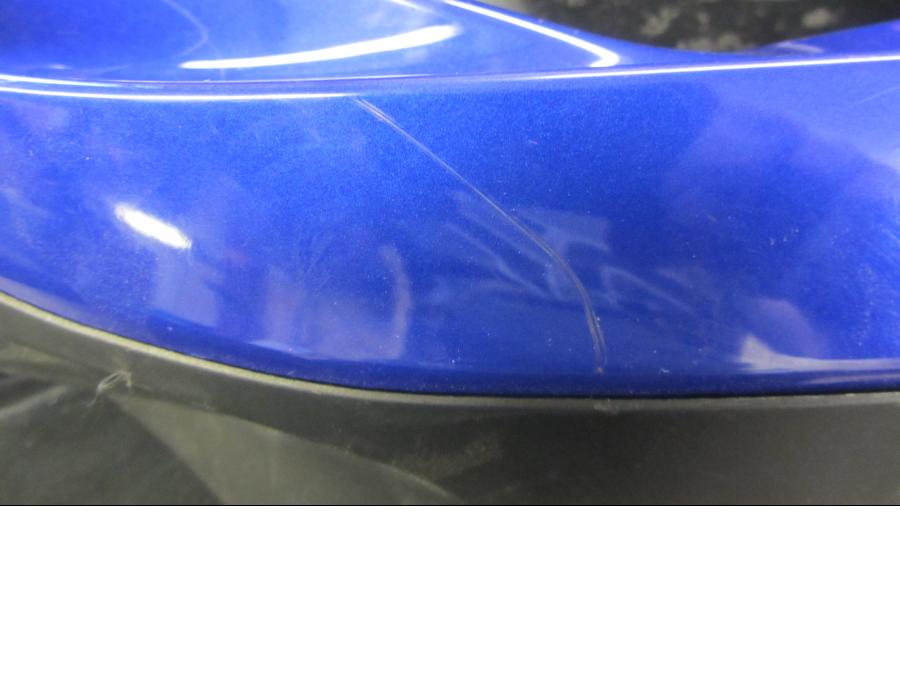 Vänster sida på Sidkåpa från en Yamaha YZF R6 -2006 motorcykel.