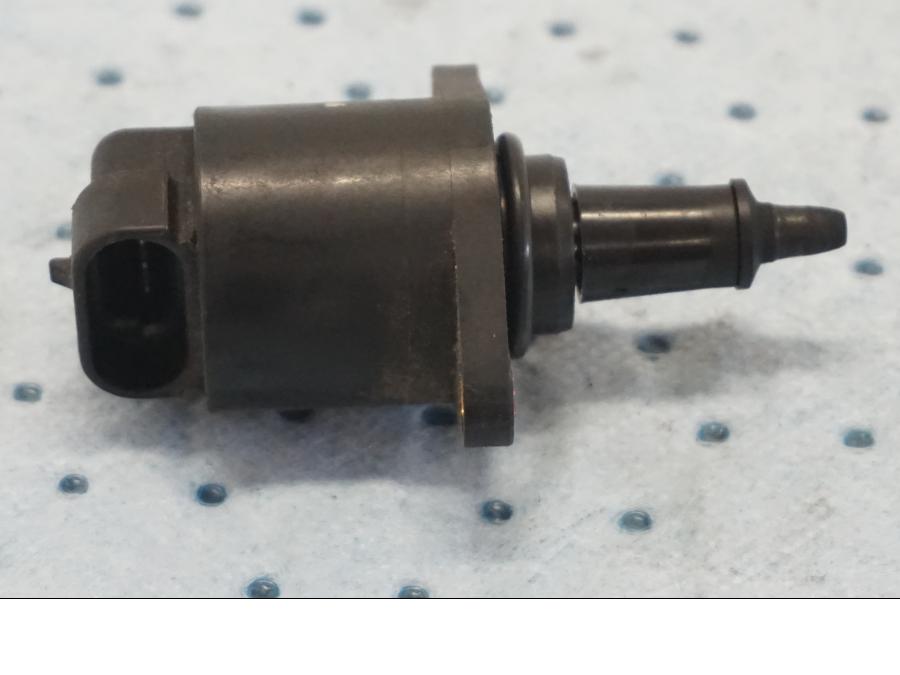 Framsidan på Tomgångsventil från en KTM 125 Duke -2017 motorcykel.