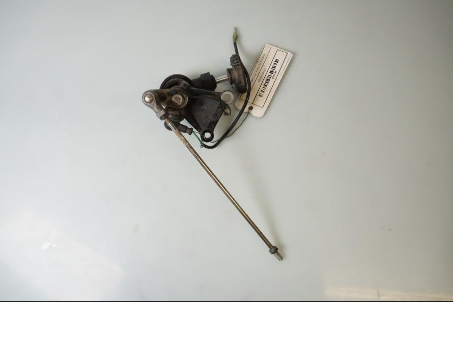 Baksidan på Backreglage från en Yamaha YFM 350 R -2006 ATV.